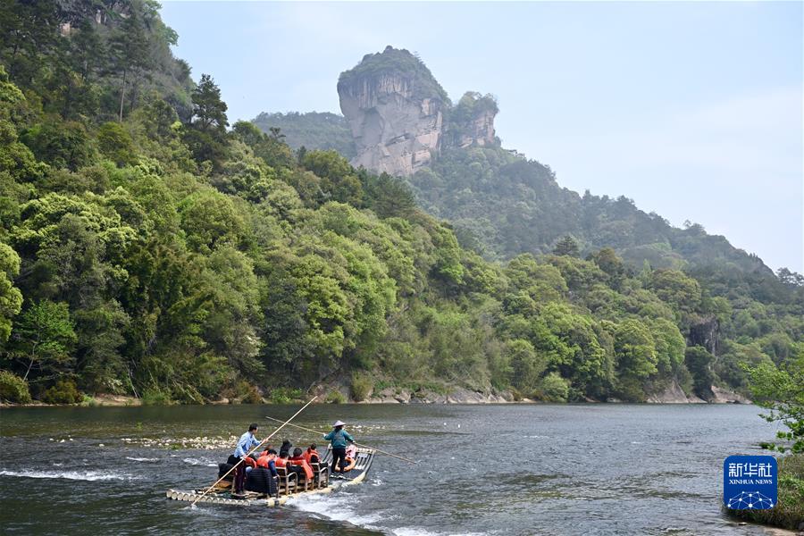 （新華全媒頭條·聚焦生物多樣性大會(huì)·圖文互動(dòng)）（1）攜手同行，開啟人類高質(zhì)量發(fā)展新征程——習(xí)近平主席在《生物多樣性公約》第十五次締約方大會(huì)領(lǐng)導(dǎo)人峰會(huì)上的主旨講話解讀